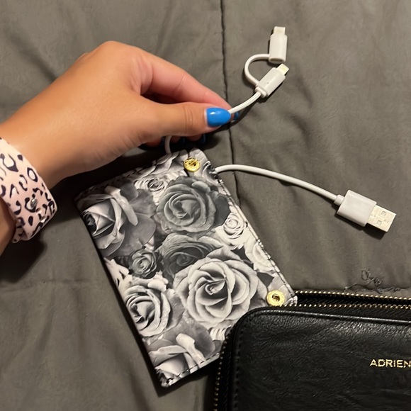 Adrienne vittadini wristlet - Picture 3 of 5